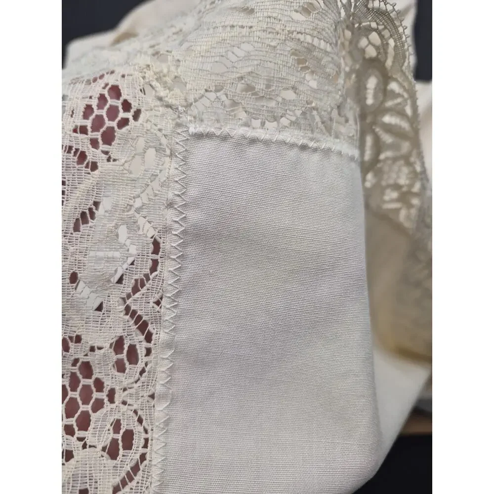Vintage Ivory Linen And Lace Table Cloth 80 × 64